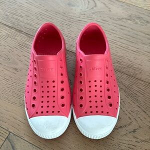 Native shoes - perfect for pool day & the beach.